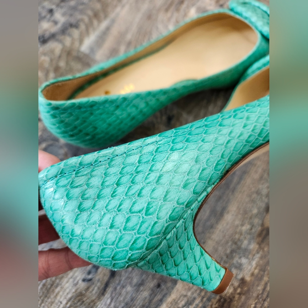 SOLD!! kate spade Mint Green Textured Pointed Toe Pumps - Picture 12 of 15